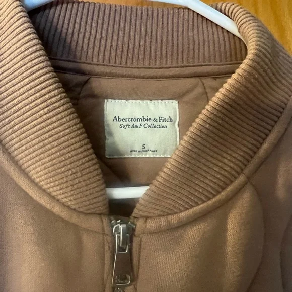 Abercrombie & Fitch Quilted Bomber Jacket - Picture 3 of 6